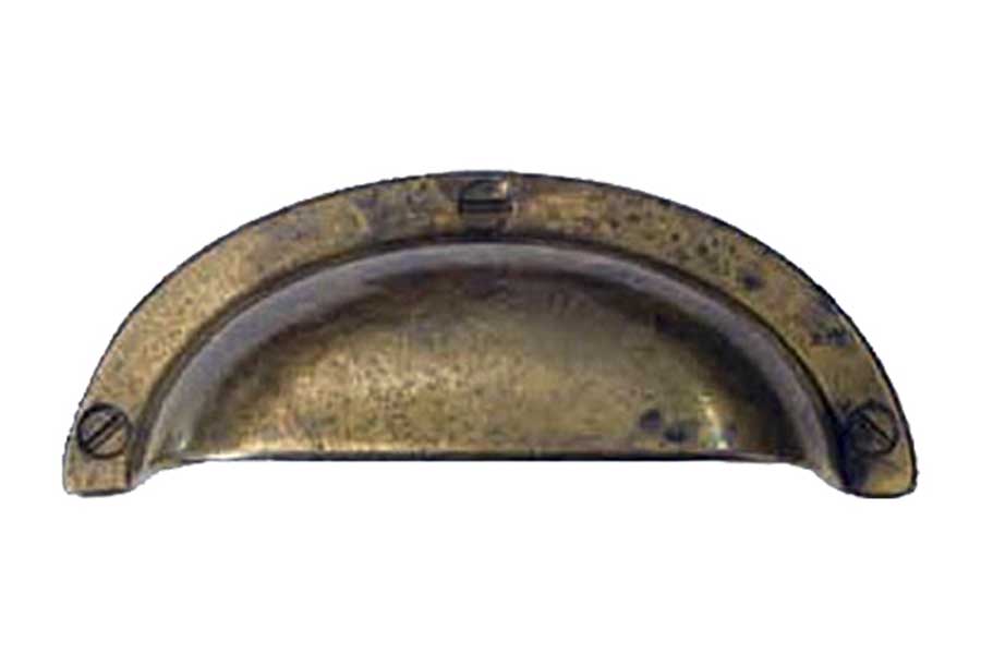 Håndtak 1564 Varenr: 13038 CC avstand: 64 mm Mål: 37 x 95 mm Farge: Antikk messing Pris kr 95,- inkl mva