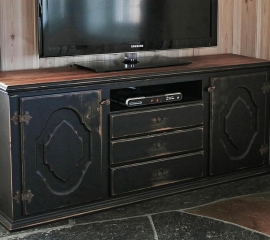 TV benk 140 cm bredde, her vist i farge A201 Sort antikk